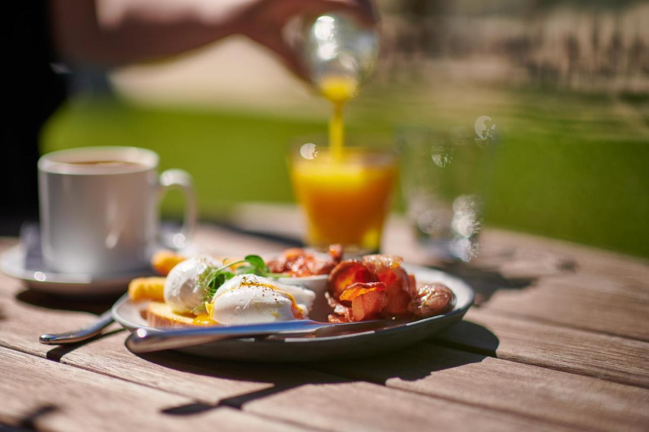 เปปเปอร์ ปาเรวา มาร์ตินโบโรห์ Aparthotel มาร์ตินเบรอ ภายนอก รูปภาพ A breakfast with orange juice
