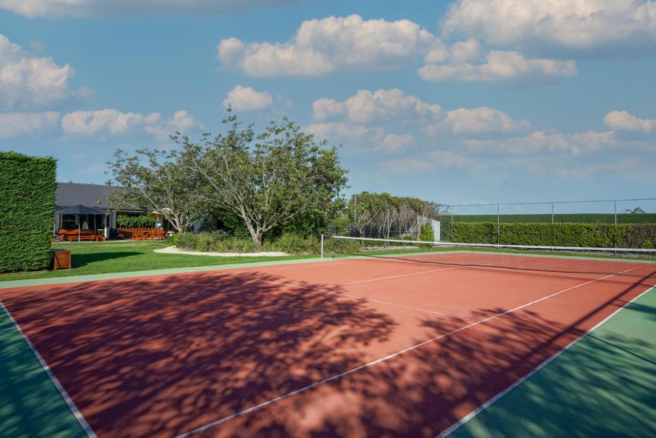 เปปเปอร์ ปาเรวา มาร์ตินโบโรห์ Aparthotel มาร์ตินเบรอ ภายนอก รูปภาพ Tennis court at the Boca Raton Resort