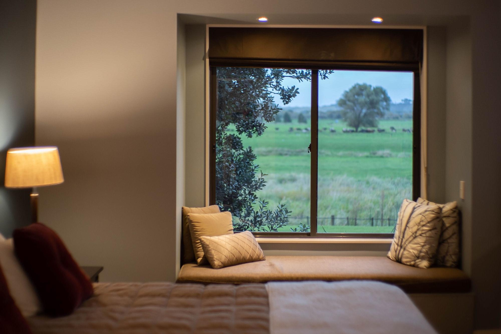 เปปเปอร์ ปาเรวา มาร์ตินโบโรห์ Aparthotel มาร์ตินเบรอ ภายนอก รูปภาพ A window seat