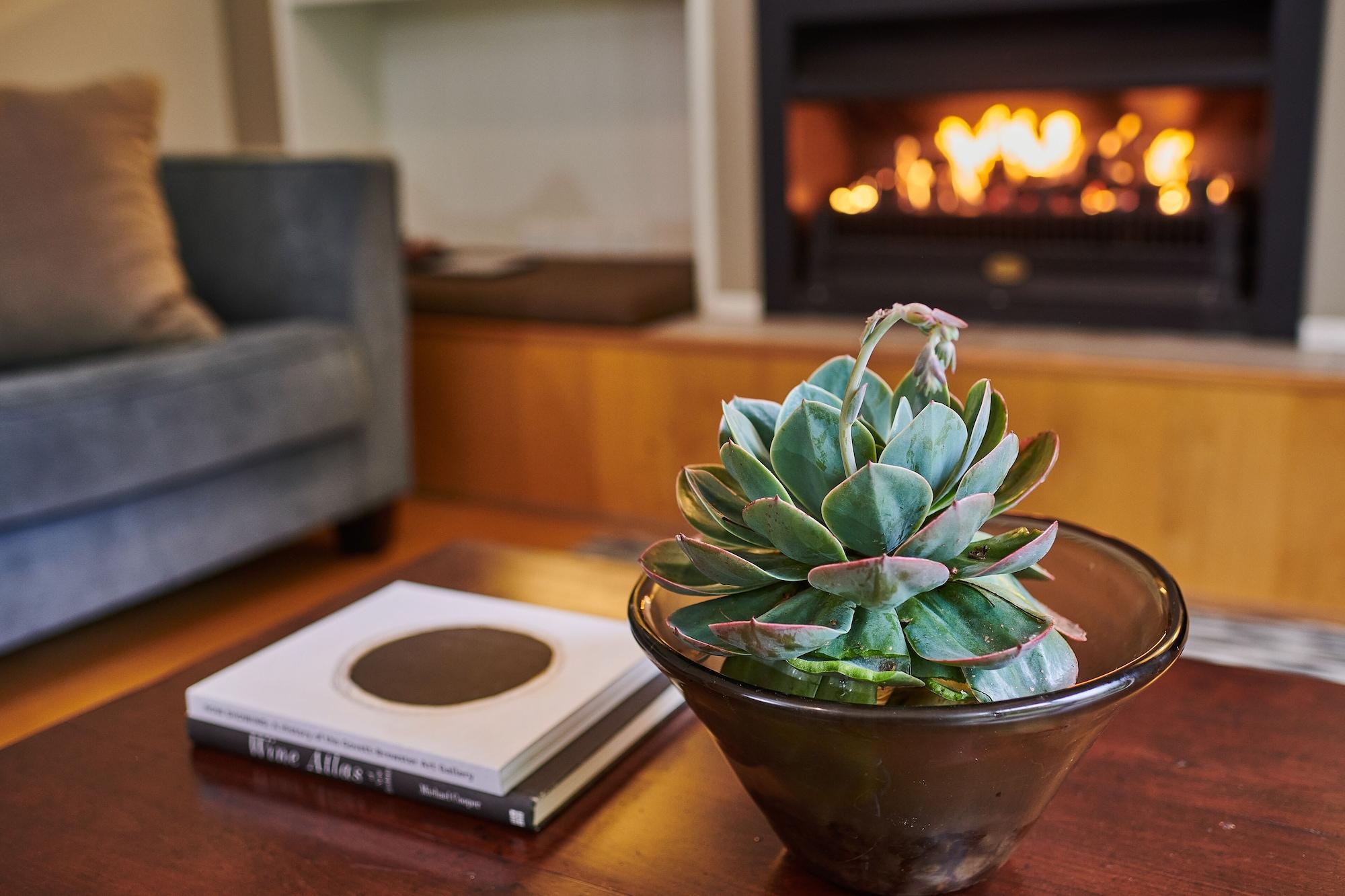 เปปเปอร์ ปาเรวา มาร์ตินโบโรห์ Aparthotel มาร์ตินเบรอ ภายนอก รูปภาพ A fireplace in a home