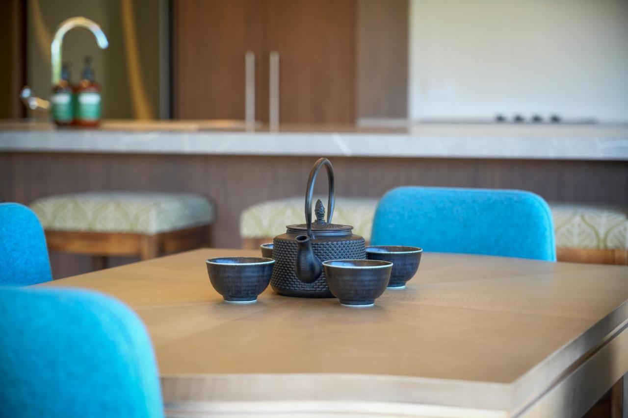 เปปเปอร์ ปาเรวา มาร์ตินโบโรห์ Aparthotel มาร์ตินเบรอ ภายนอก รูปภาพ A tea set