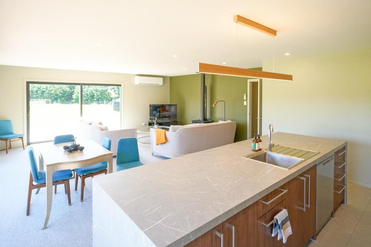 เปปเปอร์ ปาเรวา มาร์ตินโบโรห์ Aparthotel มาร์ตินเบรอ ภายนอก รูปภาพ A kitchen with a linear layout