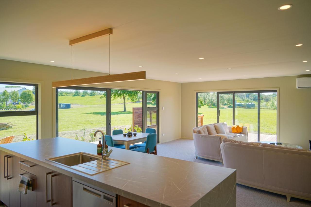 เปปเปอร์ ปาเรวา มาร์ตินโบโรห์ Aparthotel มาร์ตินเบรอ ภายนอก รูปภาพ A kitchen with a large island