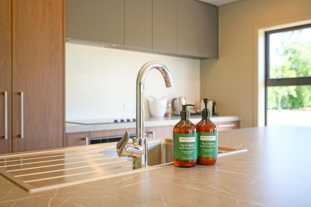 เปปเปอร์ ปาเรวา มาร์ตินโบโรห์ Aparthotel มาร์ตินเบรอ ภายนอก รูปภาพ A kitchen faucet